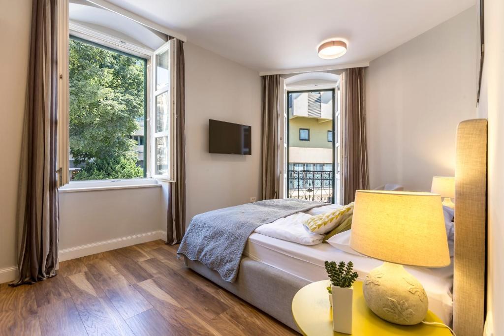 Bedroom with two windows at Piano Nobile Rooms in Split