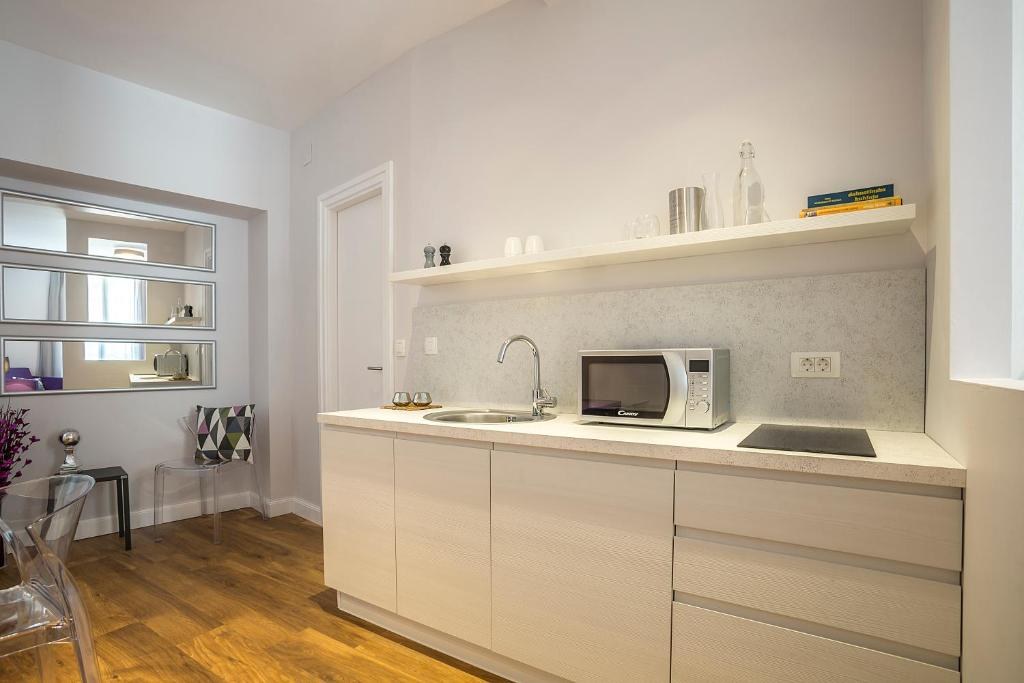 Studio kitchenette at Piano Nobile Rooms in Split
